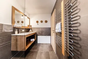 Apartamento de diseño Au con vistas a la montaña, balcón y Wi-Fi - Image 3