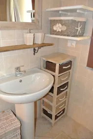 Casa de três quartos com varanda grande, elegantemente mobilada nas colinas perto do mar - Image 3