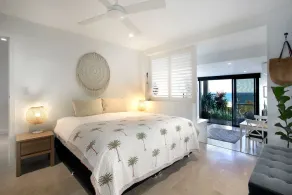 Spectacular views and prime location - Image 4
