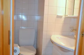 Esterno: attico duplex, 8 posti letto, balcone con mobili da giardino -In - Image 3