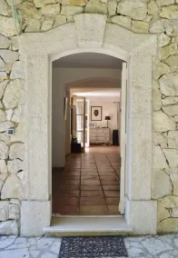 Spacious, stone villa with pool, sleep 10, 4 en-suite bedrooms, air conditioning - Image 4