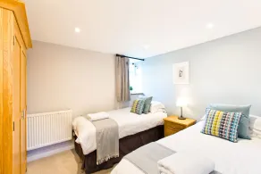 Self catering holiday barn in Hurdlow, near to High Peak Trail.  Sleeps 6 - Image 5