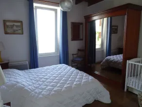 House in Loguivy harbour, direct sea view - Image 5
