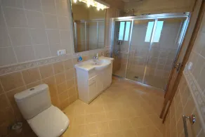 VILLA AVEC VUE SUR LE LAC, PISCINE PRIVÉE ET PARKING À 30 MIN DE LA PLAGE - Image 5