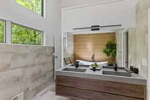 Modern Stream-front property with hot tub. - Image 5