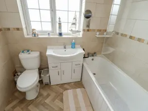 5 Links Court - Image 4