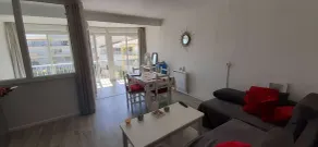 AGREABLE DEUX PIECES RENOVE DANS UNE RESIDENCE AVEC PISCINE - Image 5