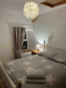 Lovely 3 bed flat above village restaurant - Image 5