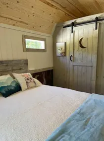 Barn Owl Villa North, Cozy , dog friendly, fenced yard - Image 3