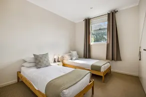 Stunning 2-Bed Unit with BBQ Patio near Dining - Image 5