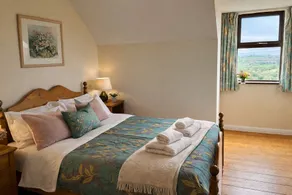 Cottage in a beautiful setting overlooking Galway Bay - Image 5