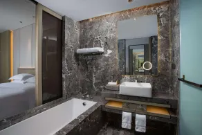 Ramada Plaza Hotel - Image 5