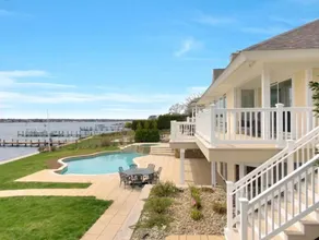 Waterfront Vacation Dream Home - Image 4