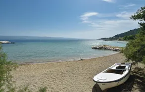 Ten-Bedroom Holiday Home In Duce - Image 3