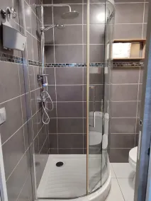 Afhængighed af charme og swimmingpool - Image 2