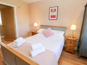 RISING SUN, romantic, character holiday cottage in Kirkbymoorside - Image 4