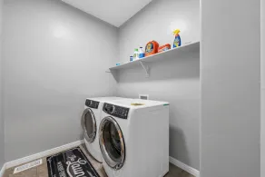 LOCATION!  HUGE MODERN HOUSE 3BA/3BR BLUFFDALE - Image 3