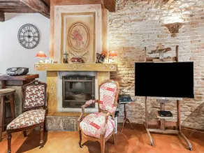 Quaint Holiday Home in Lorgues with Pool - Image 2