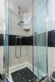 AMAZING 1 BED. APARTMENT-10 MINUTES WALK TO BEACH! - Image 3