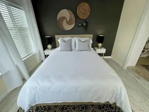 Prime Location! 5min to the Beach/Cruises - Image 3