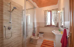 Schönes Haus mit 3 Schlafzimmern in Lido di Camaiore - Image 2