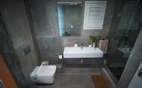 4 Dolphin Views La Mercy Luxury Beachfront Apartment with Private Swimming Pool - Image 4