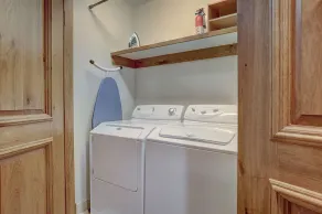 Ski-in Ski-out 1 BR plus Den in exclusive Horizon Pass - Image 3