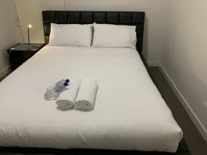 Elegant & Stylish 5BR W/ Free Parking and WIFI - Image 2