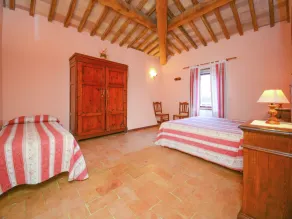 Stunning Holiday Home in Umbria With Jacuzzi - Image 5
