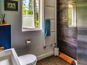 5 bedroom accommodation in Chilcompton - Image 4