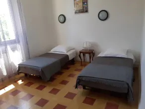 Large, bright apartment with private terrace and garden - parking space included - Image 3