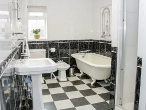 BRYN CELYN, pet friendly, character holiday cottage in Trefonen - Image 4