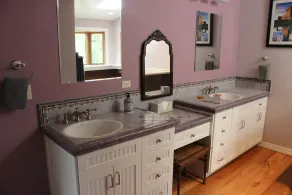 Beautiful home in private setting yet only15 min to town  & 10 min to lake - Image 2