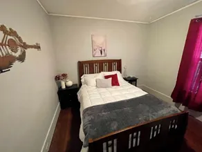 Charming heritage house 2-bedroom home in the heart of downtown. - Image 3