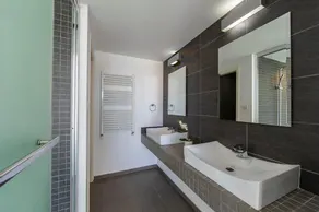 Executive Waterfront Villa with large pool, Spectacular Sunsets and Sea Views - Image 5
