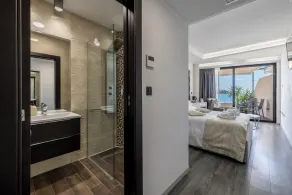Sea View Luxury Rooms Seven of Nine - Image 4