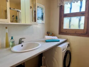 Superb detached house on two floors. Ideal for 2 families Residential area 7 pax - Image 3