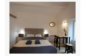 Petit mazet niché au pied du château - Image 3