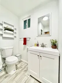 Tranquil Guest House with Private Patio, Parking - Image 2