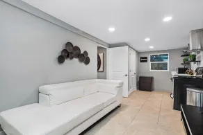 Guest House in Clearwater w/acces to Shared Swimming Pool (GH3) - Image 4