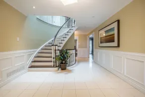 Spacious Beautiful House in Mississauga, 15 minutes from Toronto PRIME LOCATION! - Image 2
