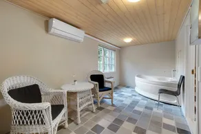 Beautiful House 1St Row To The Water - Image 3