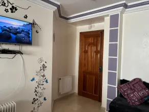 Studio Sleeps 2 with Balcony & Free Parking - Image 2