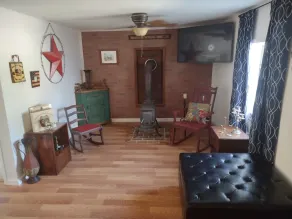 Hill country Home close to Everywhere - Image 2