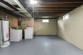 Two bedroom townhouse, minutes from the UNMC - Image 2