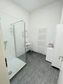 Central, quiet apartment on the top floor in Berlin - Image 3
