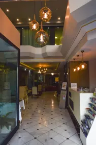 Elan Hotel - Image 2