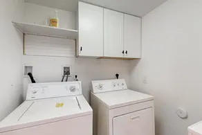 Beautifully Updated Dog-Friendly Home with Free WiFi, and Enclosed Back Yard - Image 2