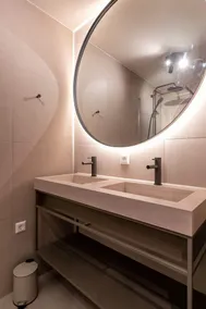 Modern 2BR Apartment in Rotterdam Centre - Image 4