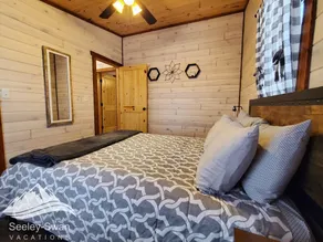 New Farmhouse Chic Cabin - Minutes from Lakes, Rivers, & Recreation - Sleeps 6 - Image 5